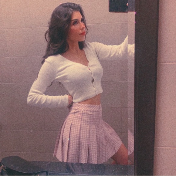 Aritzia - Sunday Best Olive Mini Pleated Skirt in Pink - Picture 7 of 7